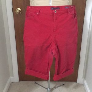 3/$20 Gloria Vanderbilt red walking shorts 20W